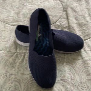 New Ladies Skechers Classic Fit slip on shoes, size 9.